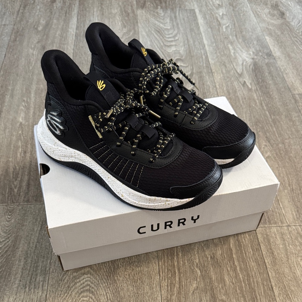 Under Armour Curry 327 shoes men’s sz 7.5, women’s sz 9